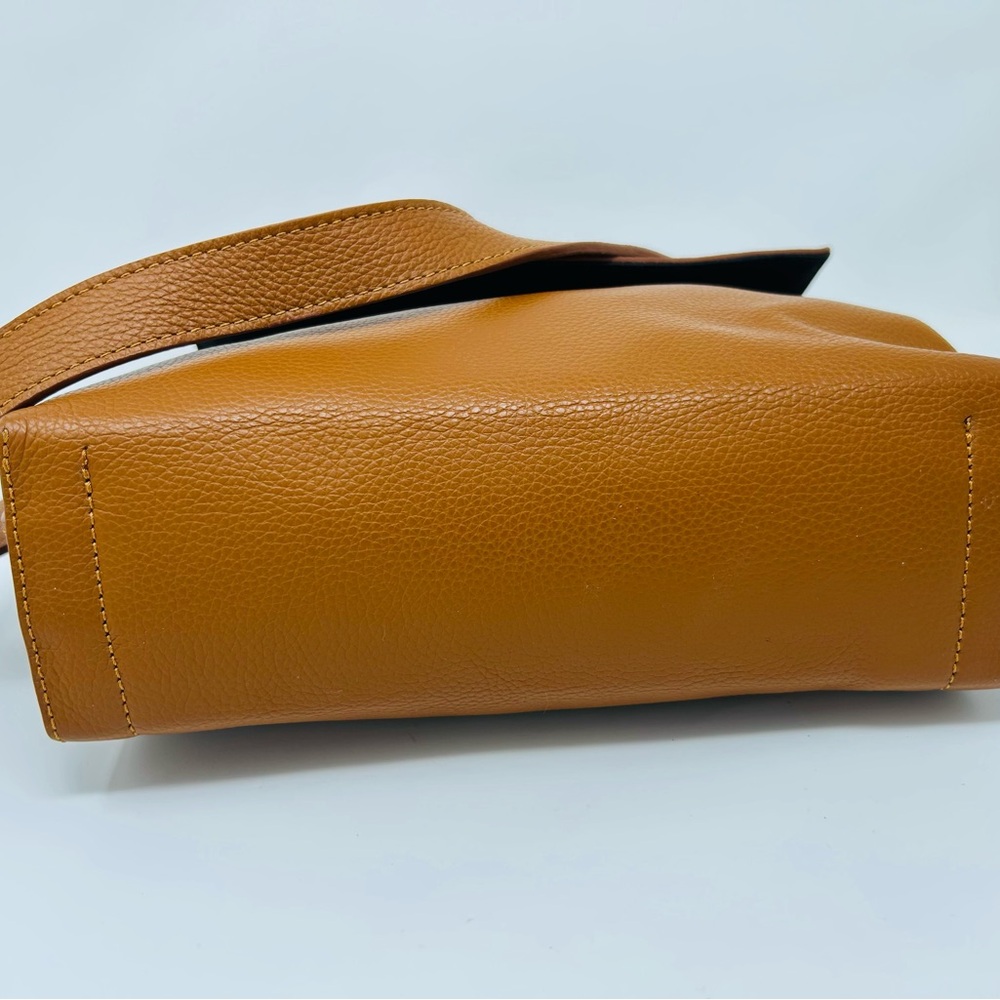 Classic Women's Shoulder Bag in Warm Tan - Picture 4 of 8